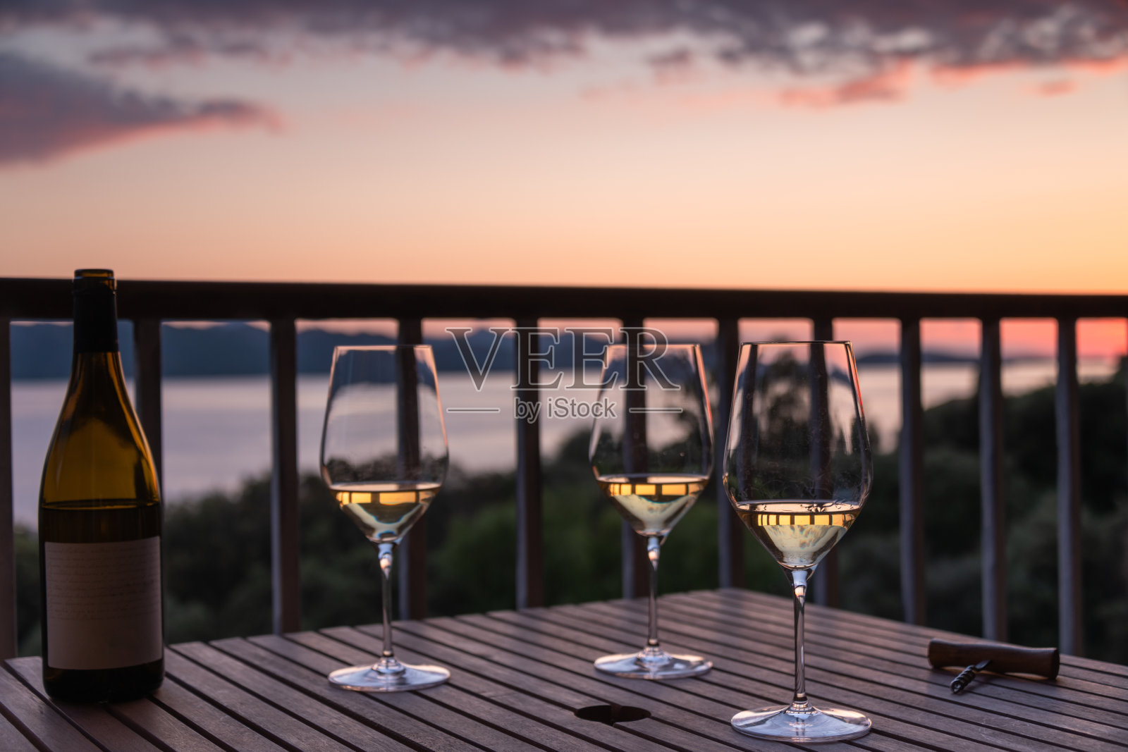 非正式的开胃酒设置照片摄影图片