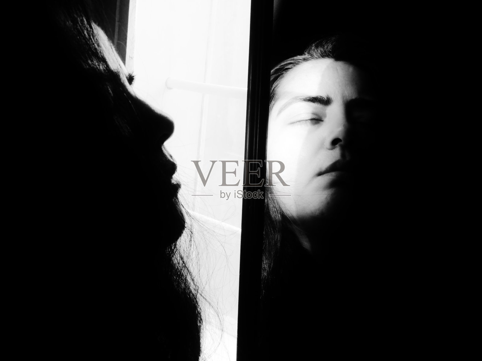 我的镜子和我…照片摄影图片