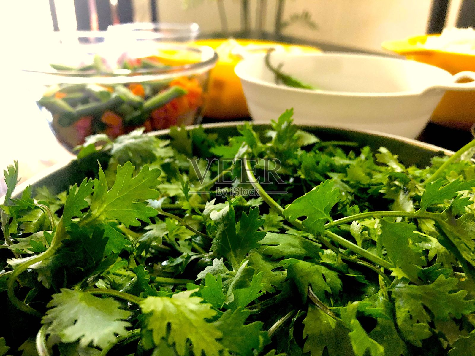 绿色蔬菜，食物和印度菜的配料照片摄影图片