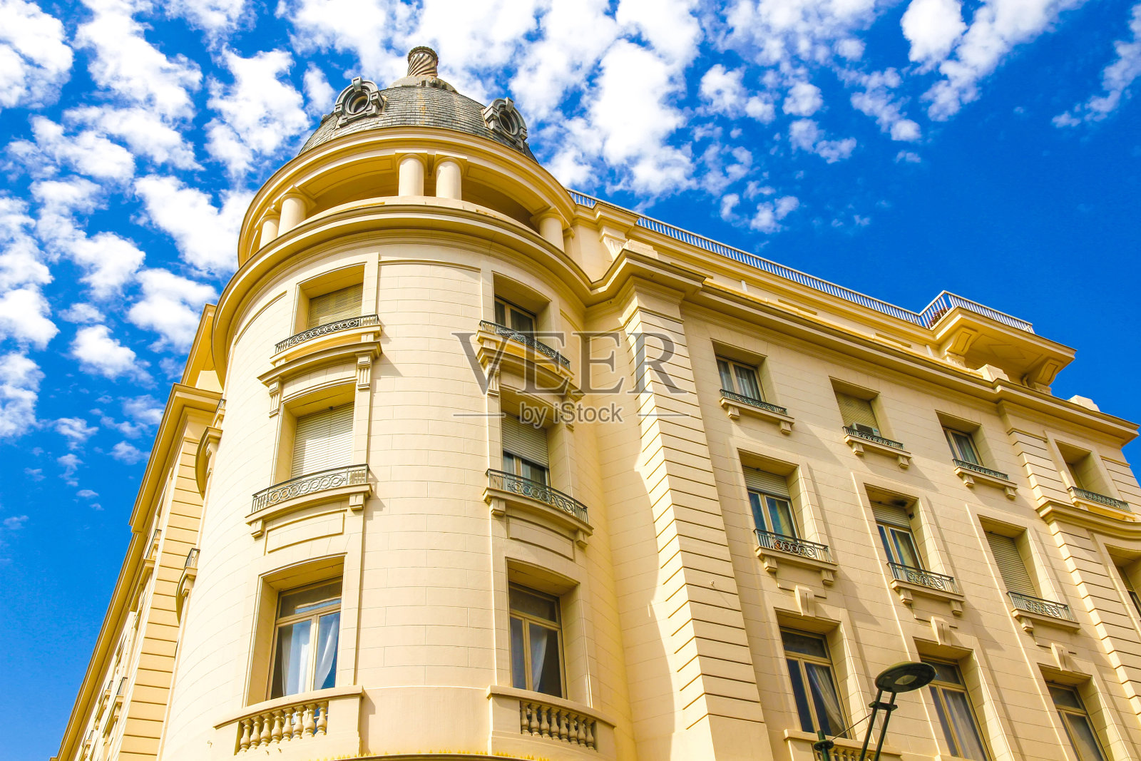 阳光明媚的戛纳历史建筑照片摄影图片