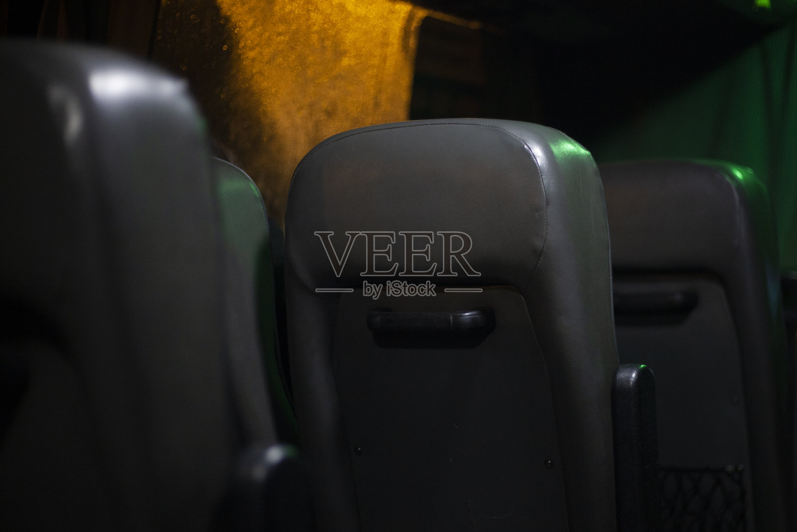 公交车上的座位。照片摄影图片