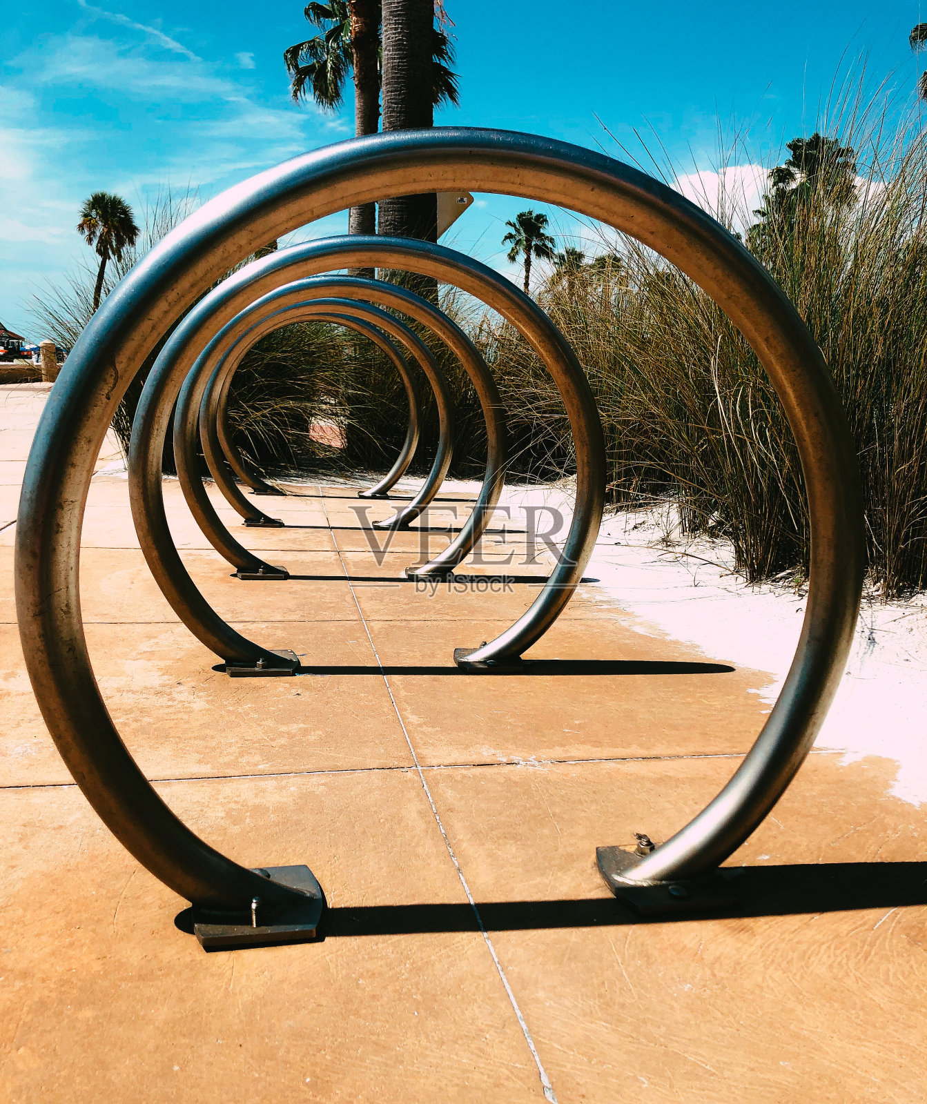 沙滩自行车架照片摄影图片