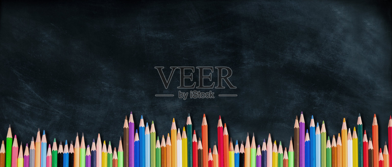 回到学校的概念。黑板上的文具照片摄影图片