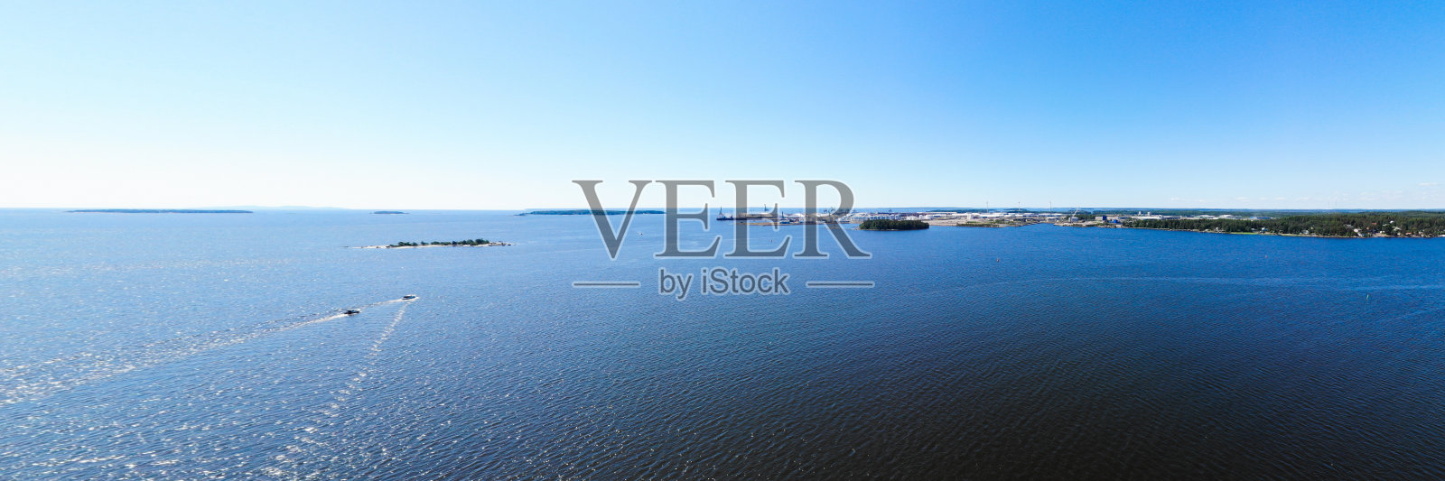 在波罗的海，科特卡，芬兰的Mussalo岛的夏季航拍全景照片摄影图片