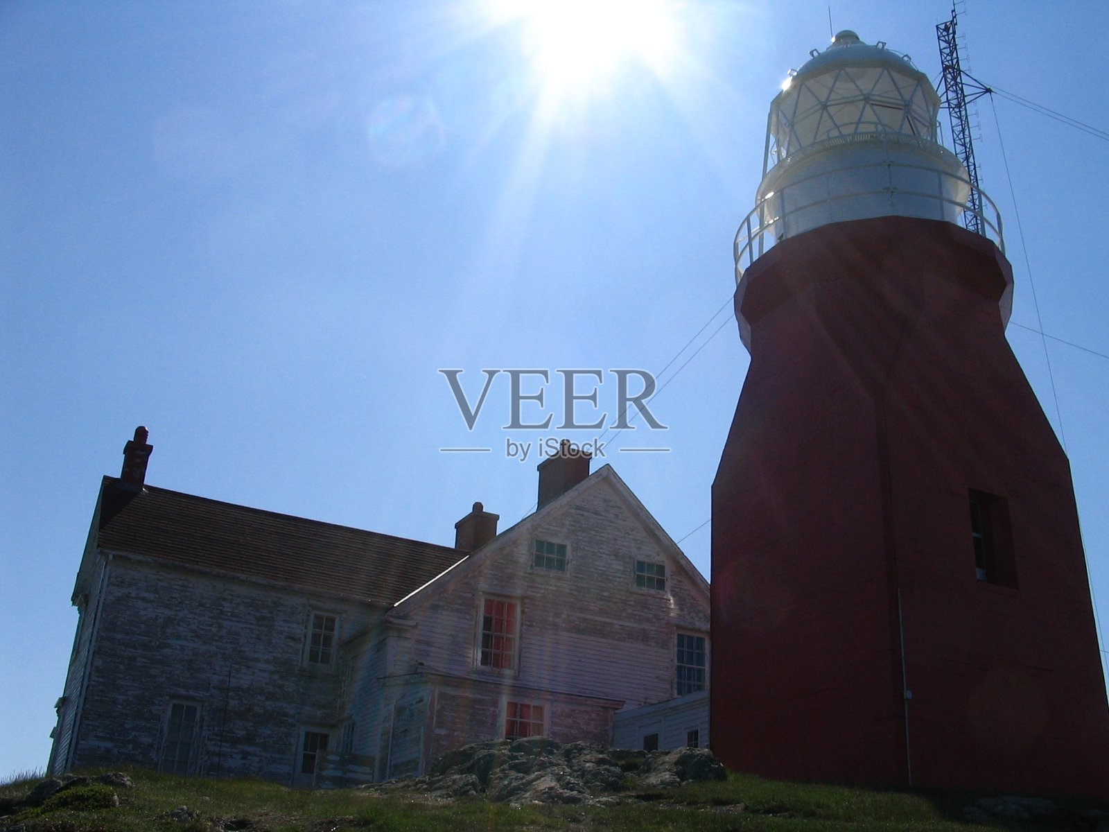 2005年在纽芬兰的Twillingate的背光灯塔建筑照片摄影图片