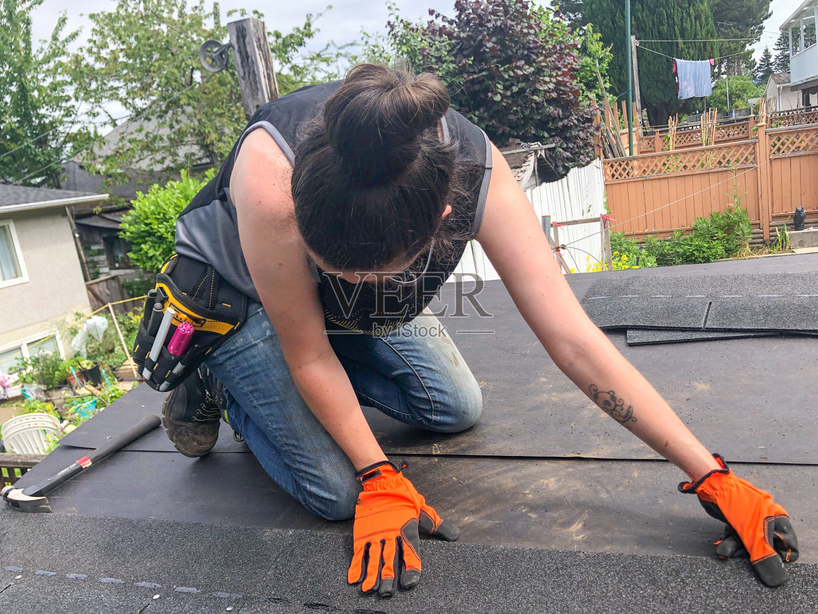 Femail 屋顶工照片摄影图片