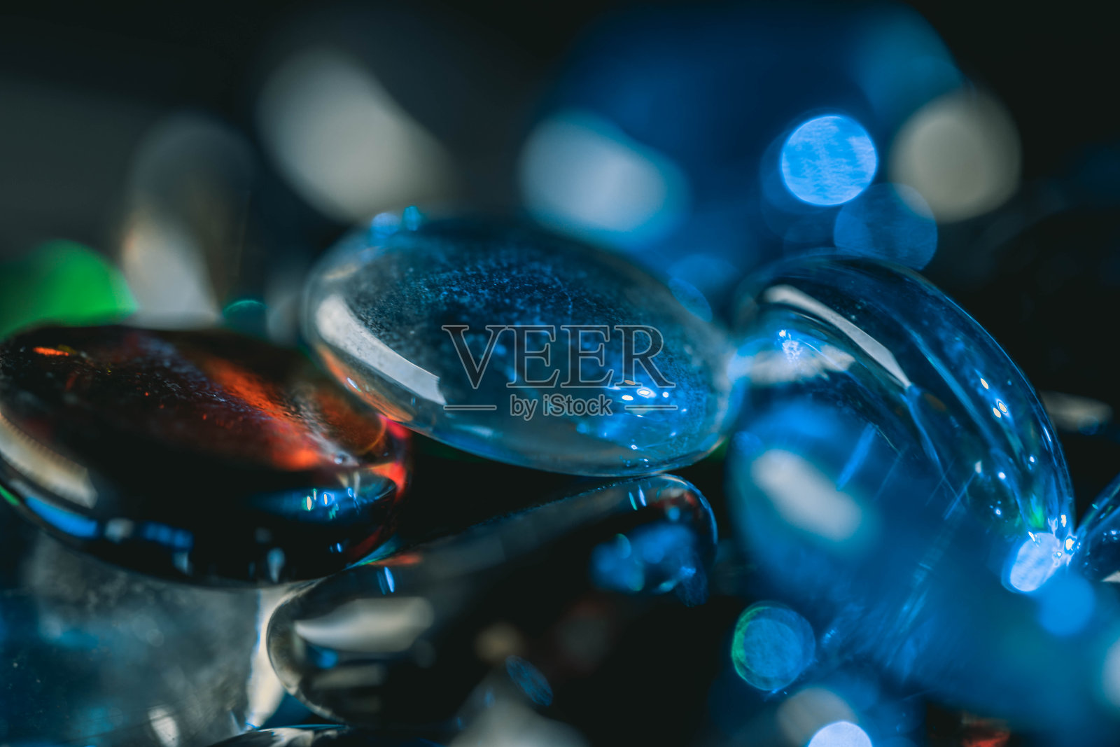 背景由彩色的玻璃石头砌成的墙照片摄影图片