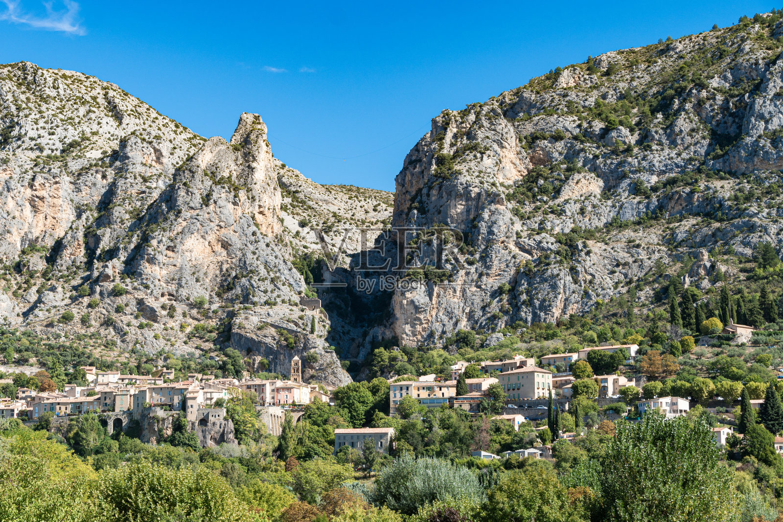 法国普罗旺斯的Moustiers圣玛丽村照片摄影图片