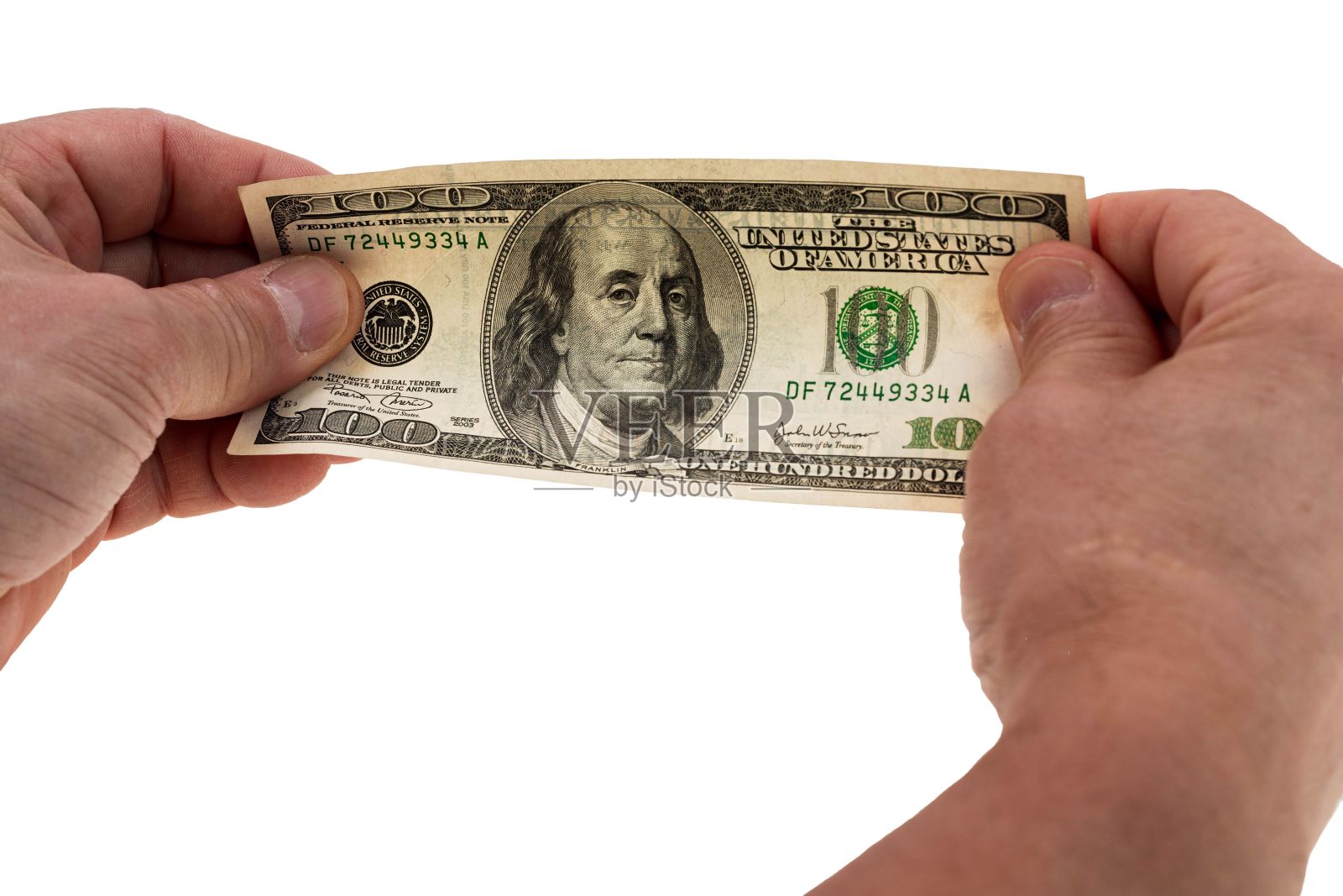 男性手握100美元的特写。金钱概念的背景。照片摄影图片