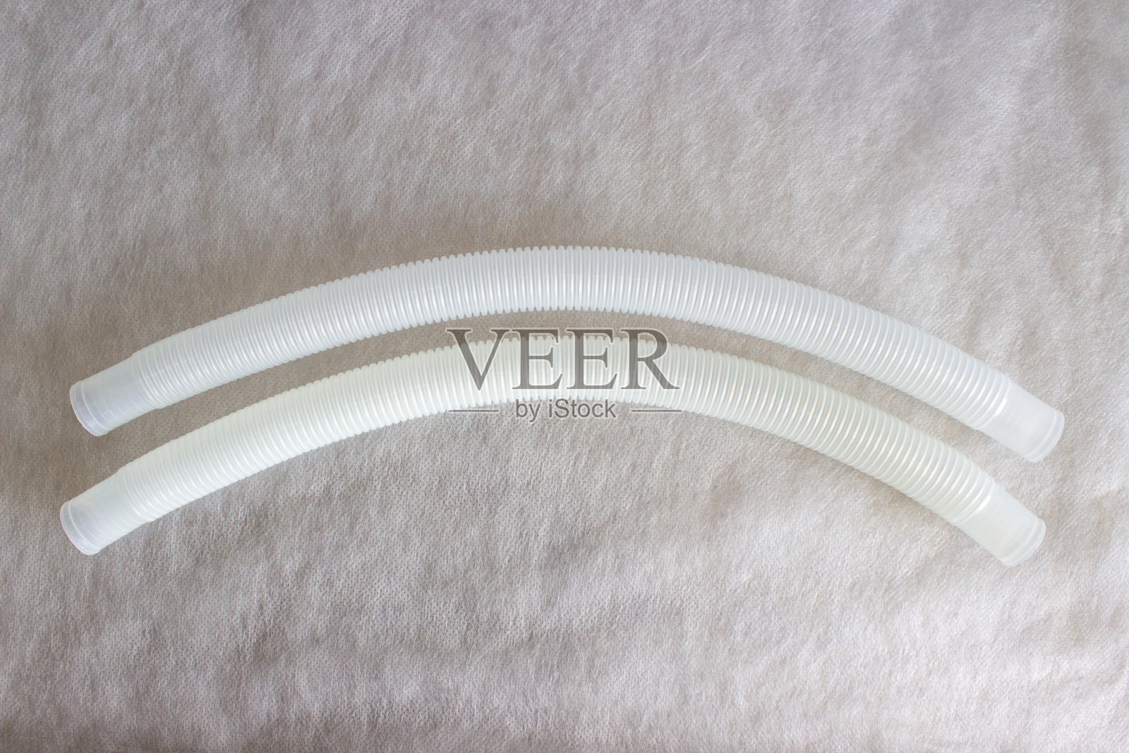 两个白色医用管俯视图吸入医疗材料。照片摄影图片