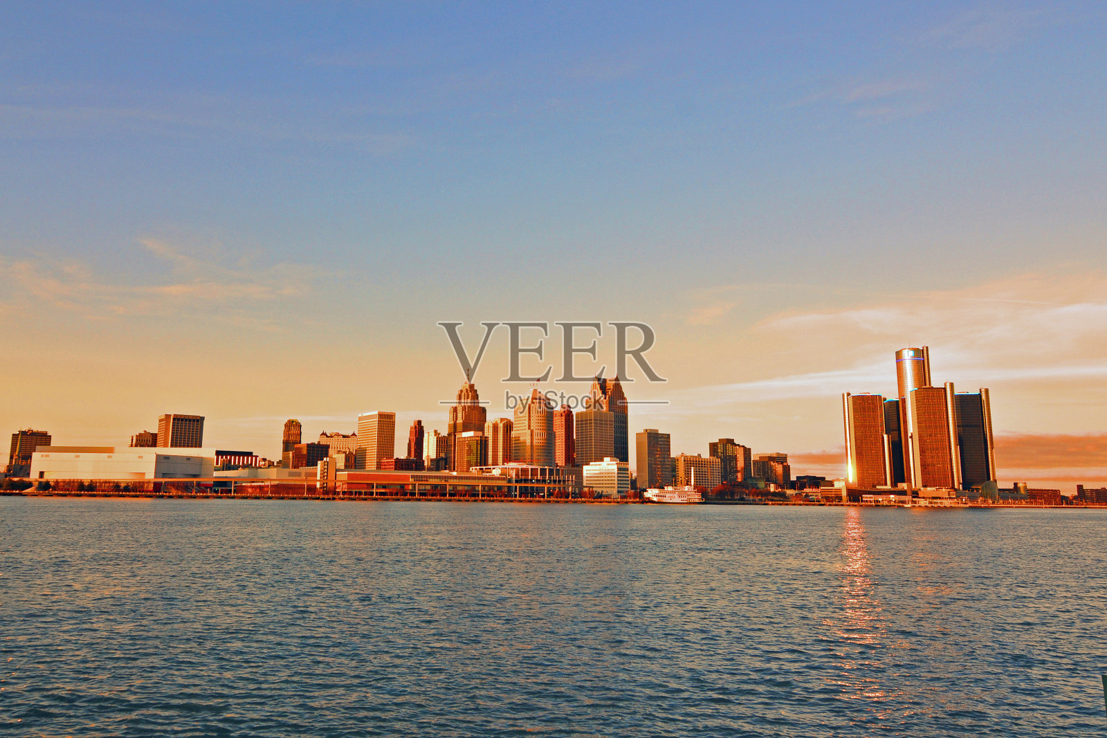 日落时分从加拿大温莎拍摄的底特律天际线照片摄影图片