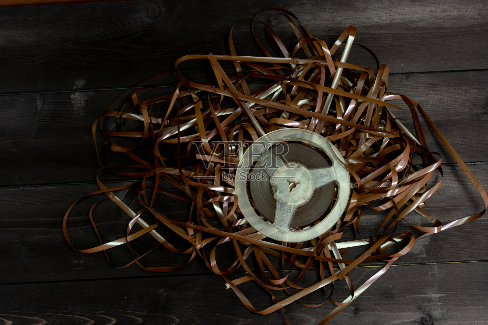 木制背景的盒式磁带照片摄影图片