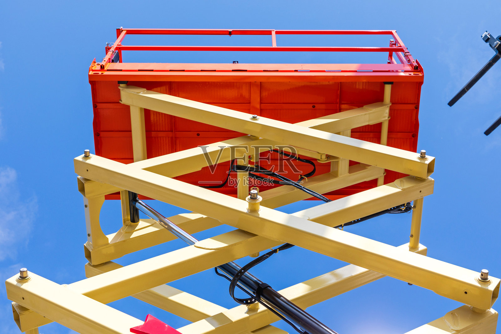 剪刀升降机高照片摄影图片