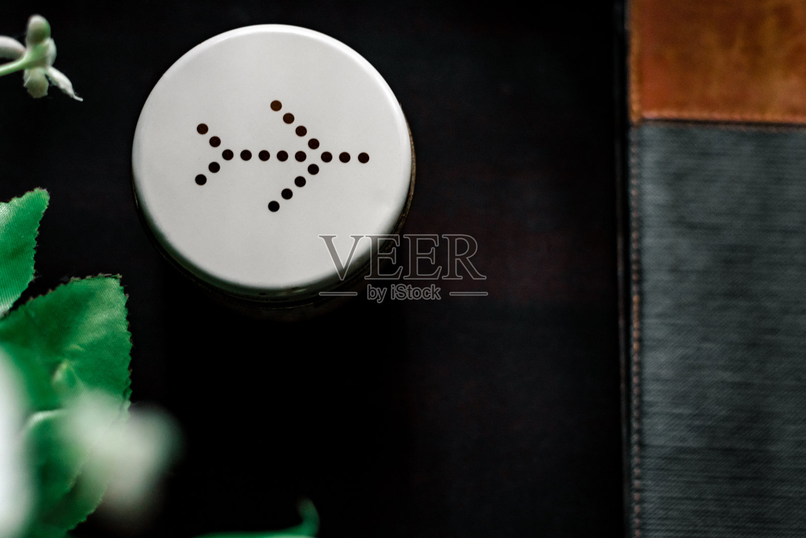 一架飞机和一块平板照片摄影图片