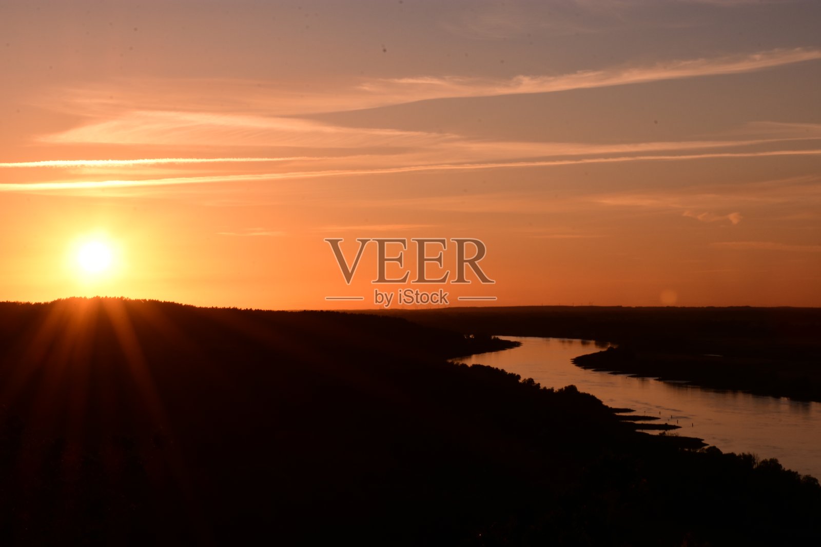 下萨克森州温德兰易北河上的日落照片摄影图片