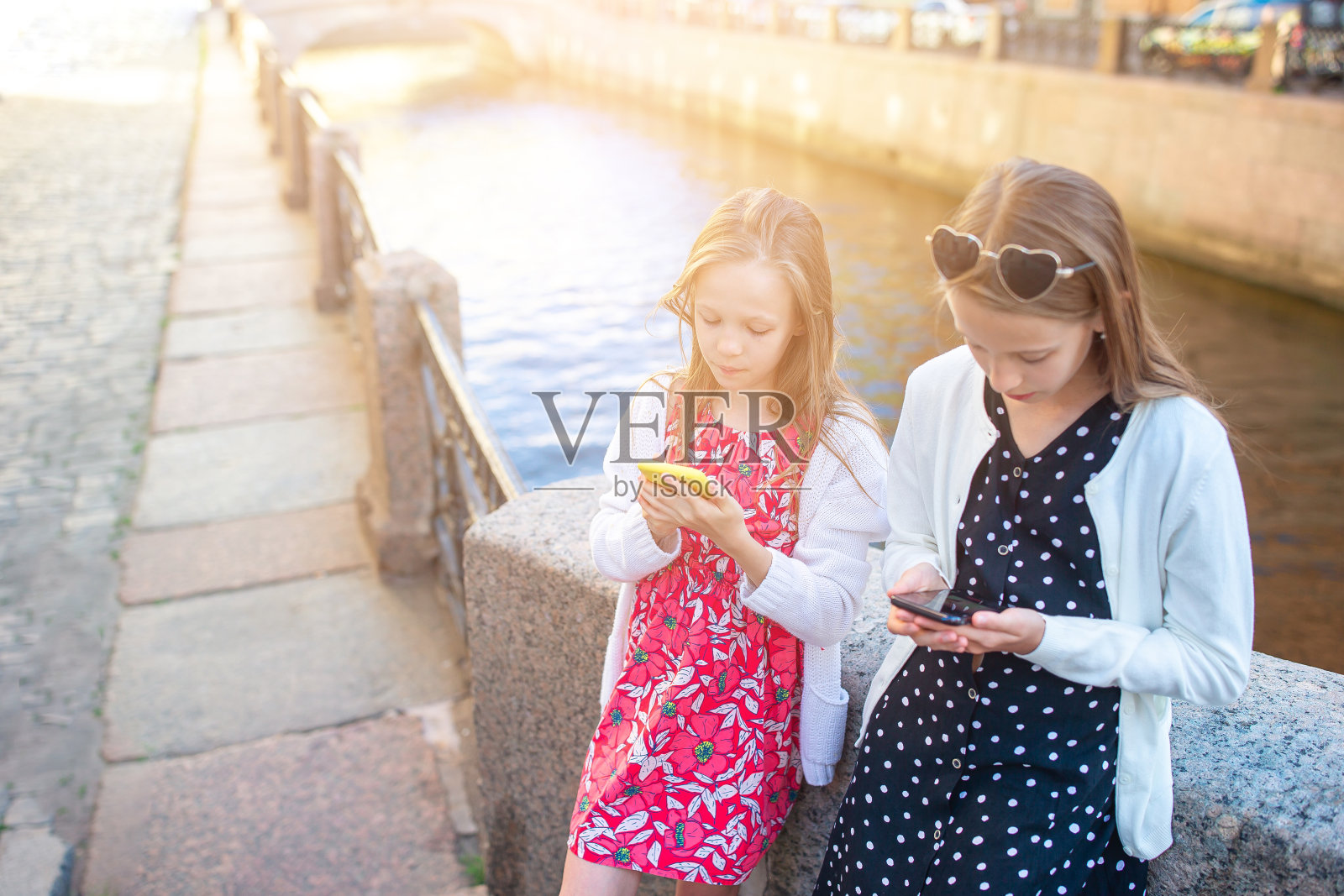 圣彼得堡夏天海滨的孩子们照片摄影图片