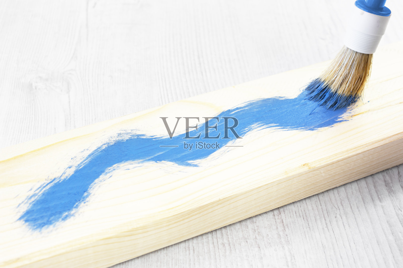 油漆刷在木质表面照片摄影图片
