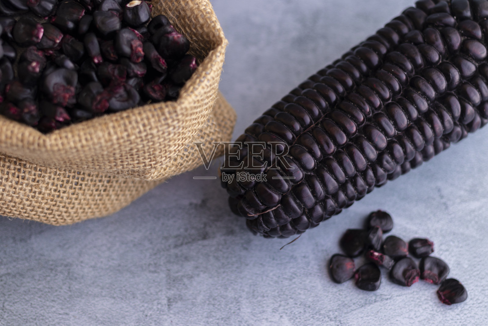 秘鲁紫玉米，主要用于制作果汁或果冻状甜点照片摄影图片