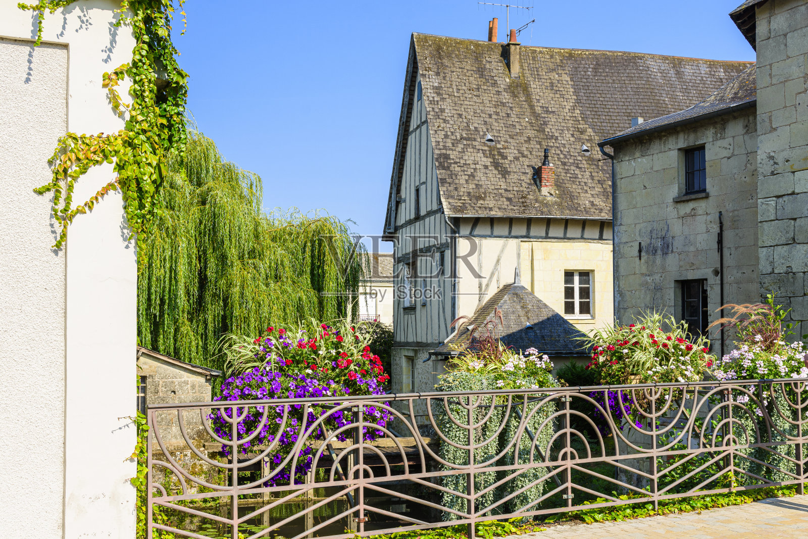 法国朗格艾村的景色照片摄影图片