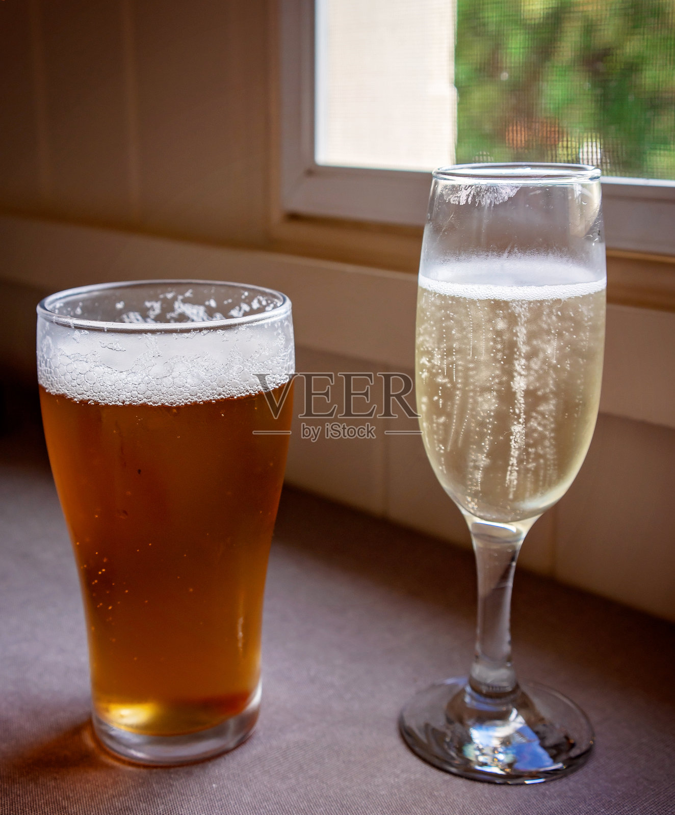 啤酒和葡萄酒照片摄影图片