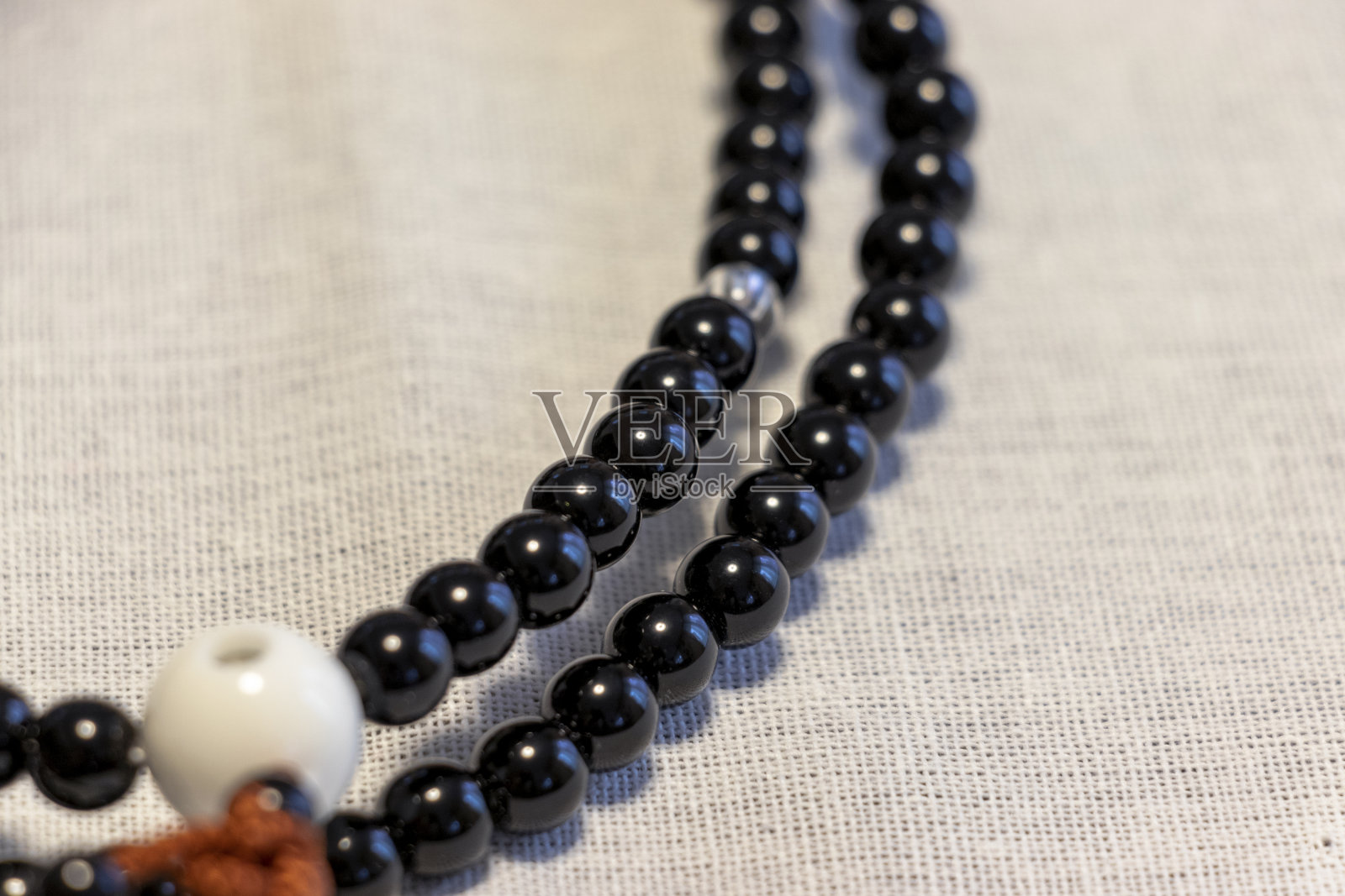 日本佛教寺庙的黑色念珠照片摄影图片