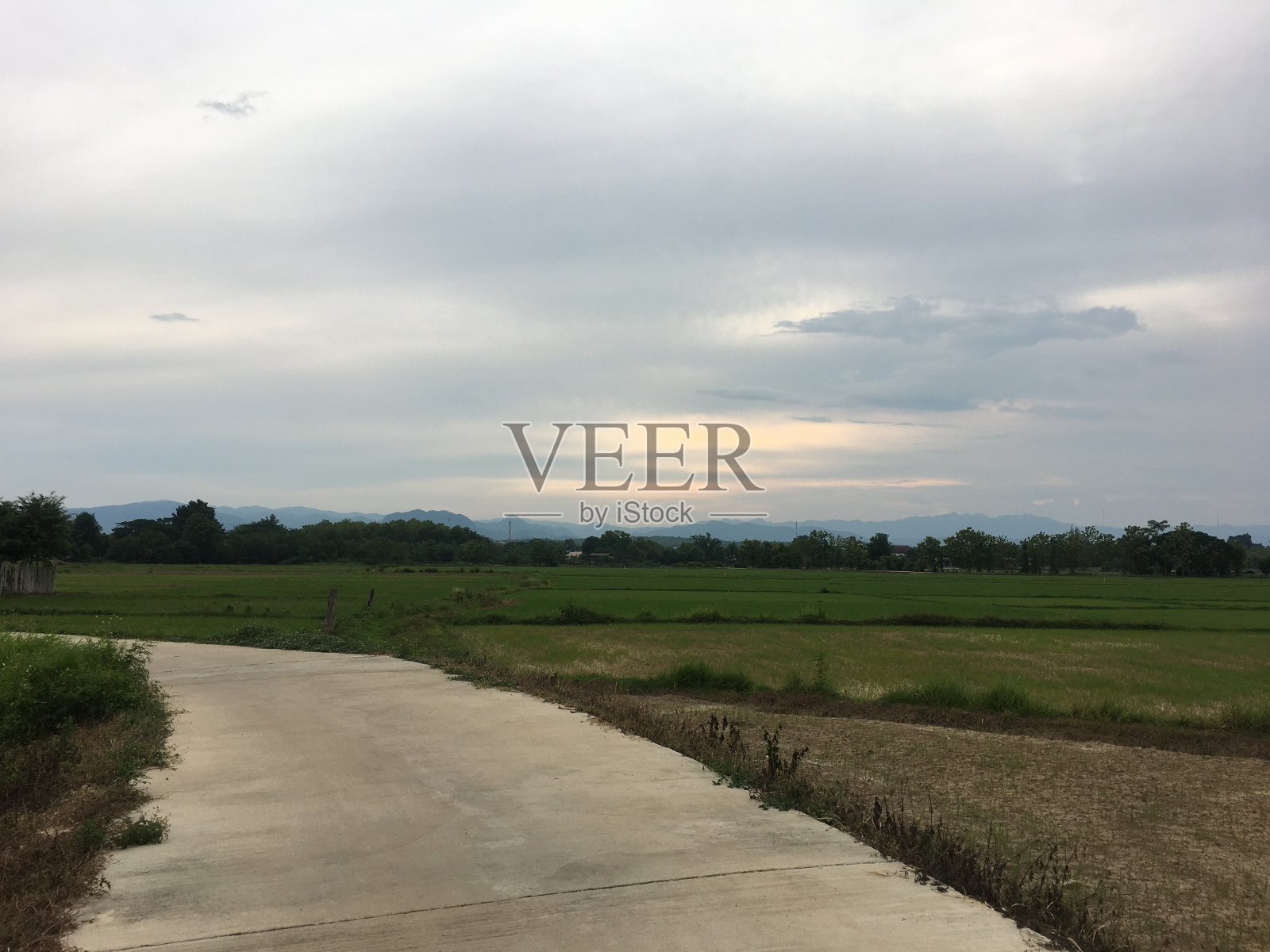 泰国北部的傍晚气氛照片摄影图片