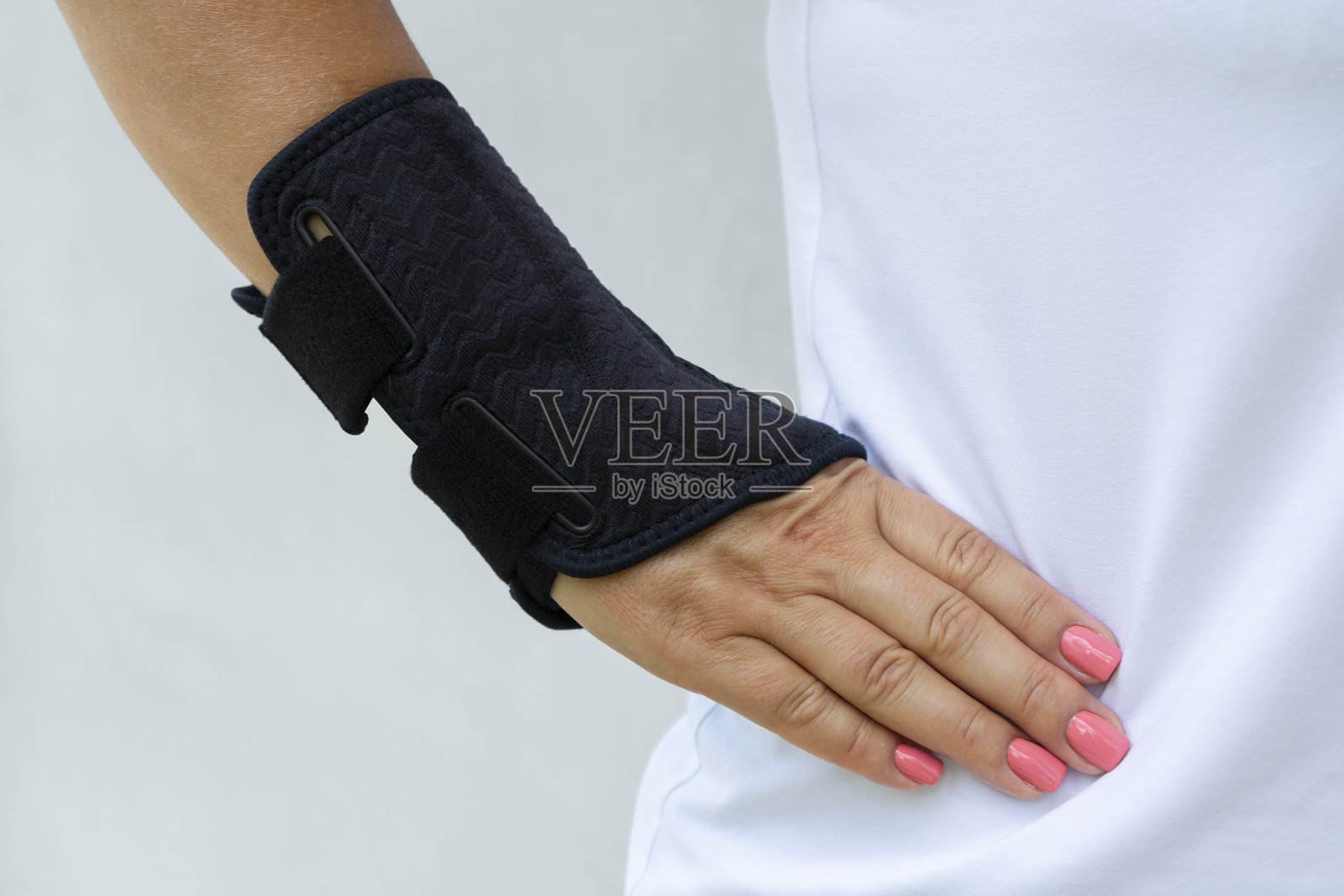 腕支具用于治疗腕损伤、腕管综合征。照片摄影图片