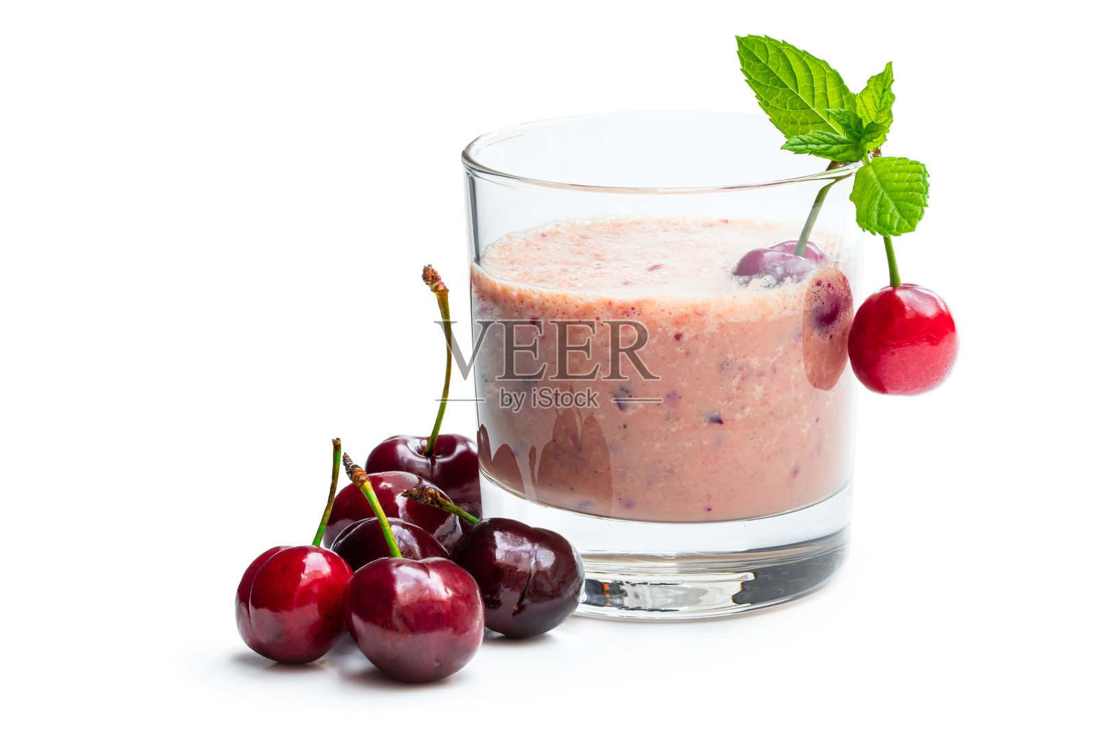 新鲜樱桃冰沙孤立的白b照片摄影图片