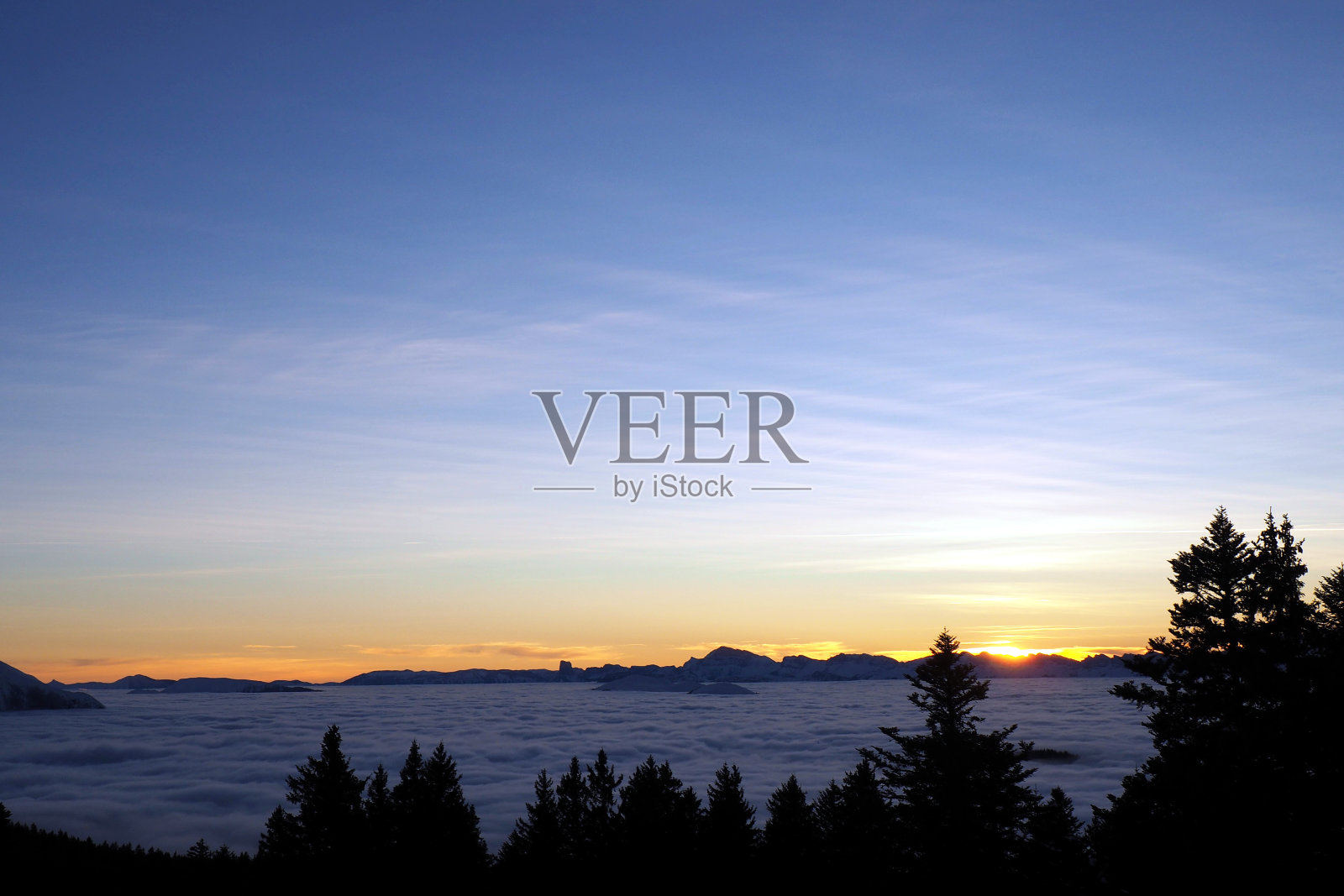 山中的日落照片摄影图片