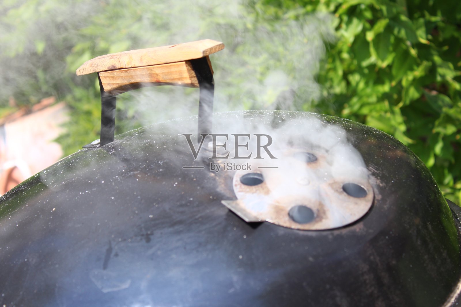 烤肉、肉和啤酒照片摄影图片