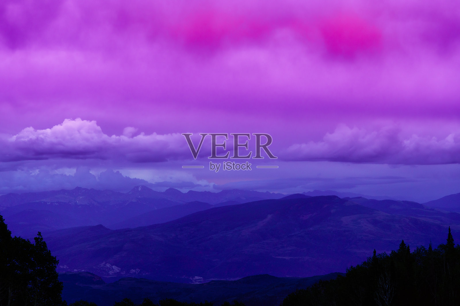 夏天的粉红云山景观照片摄影图片