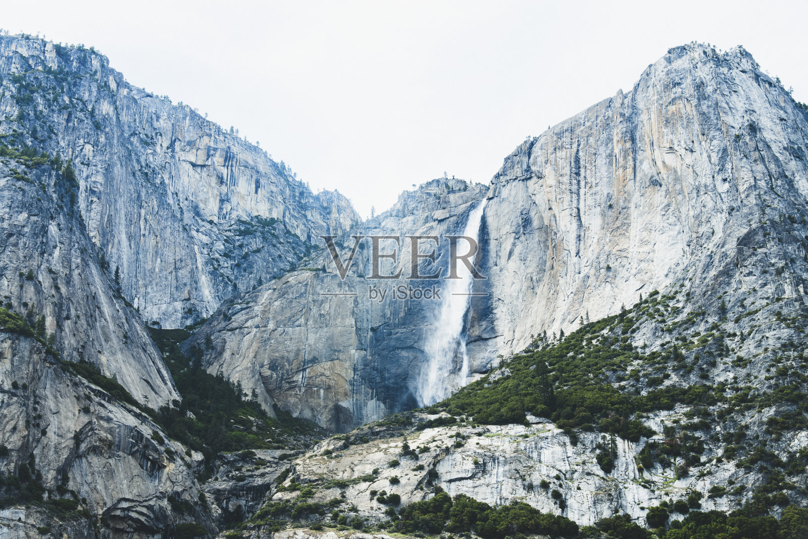 加州约塞米蒂国家公园的约塞米蒂瀑布照片摄影图片