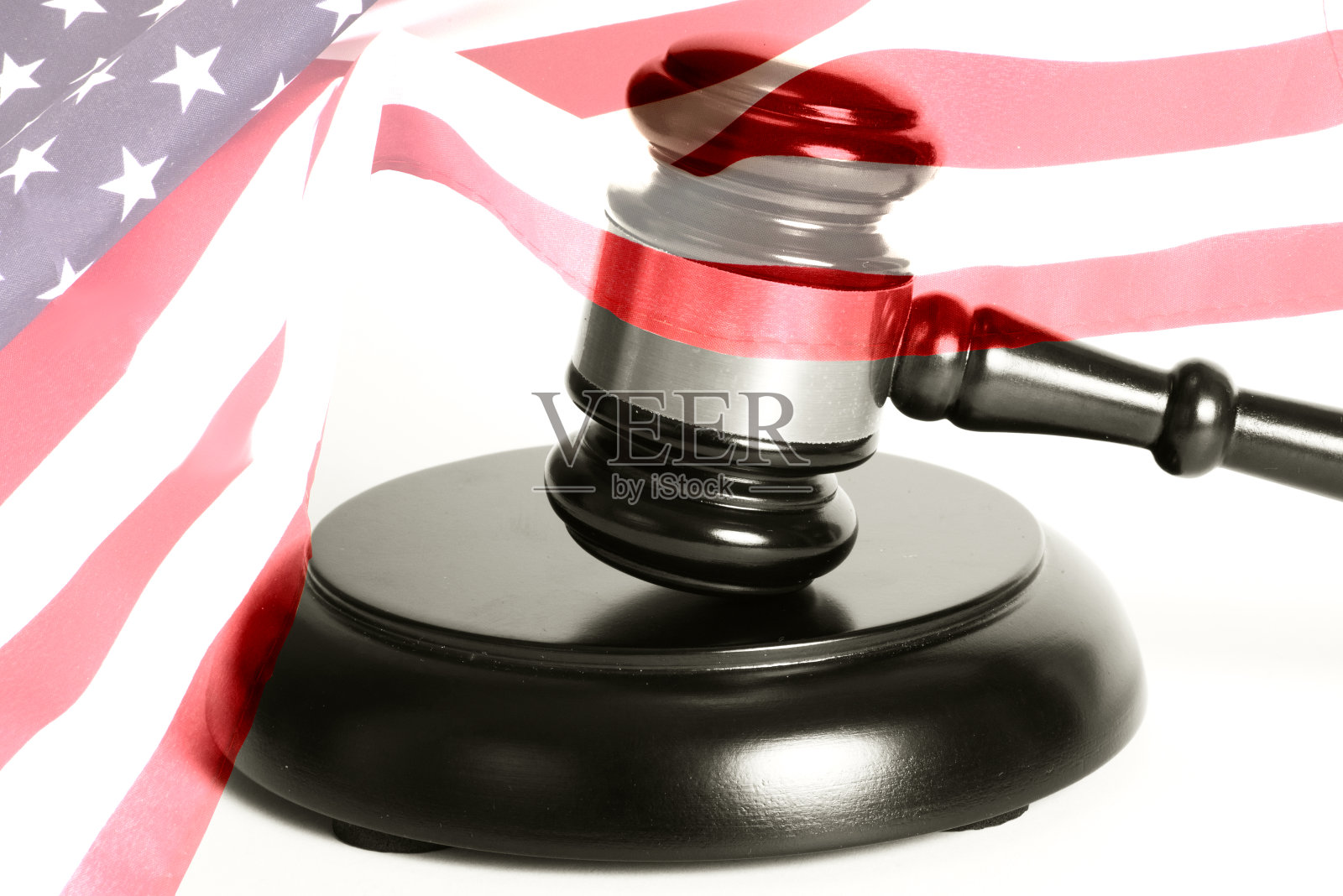美国国旗和法官的锤子照片摄影图片