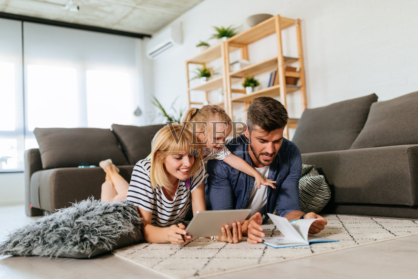 科技让他们都很开心照片摄影图片