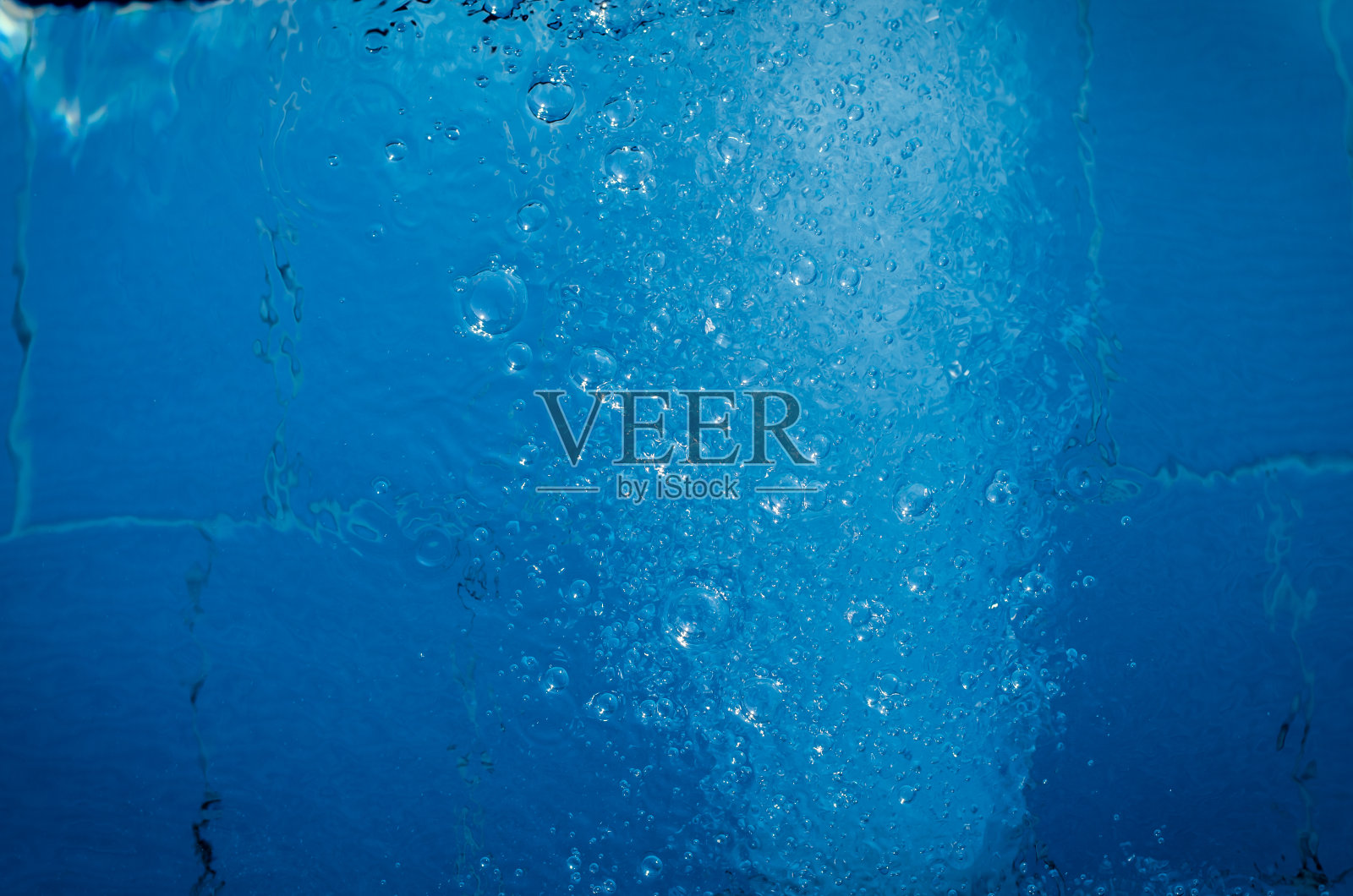 用喷嘴清空游泳池照片摄影图片