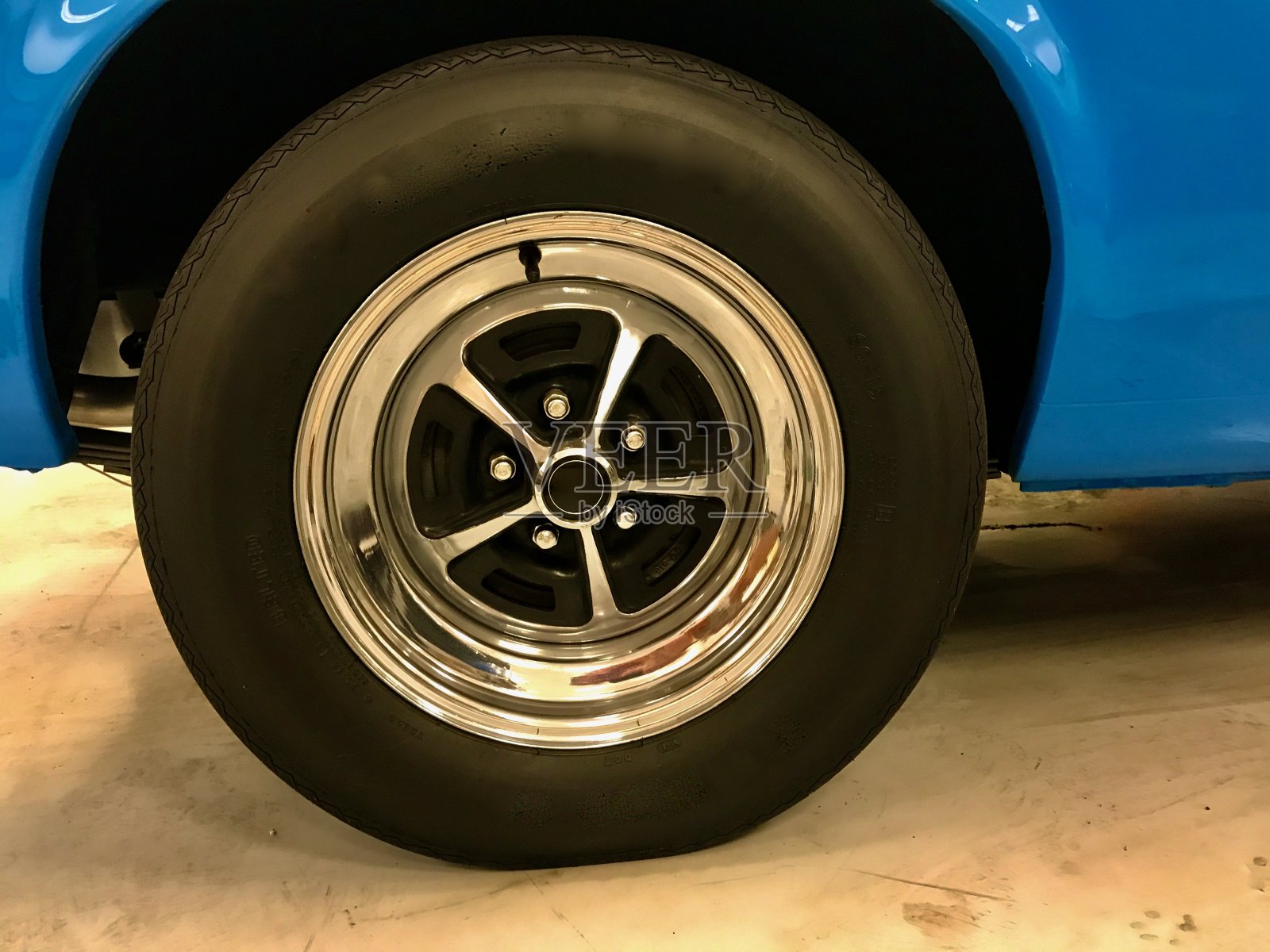 肌肉车车轮照片摄影图片