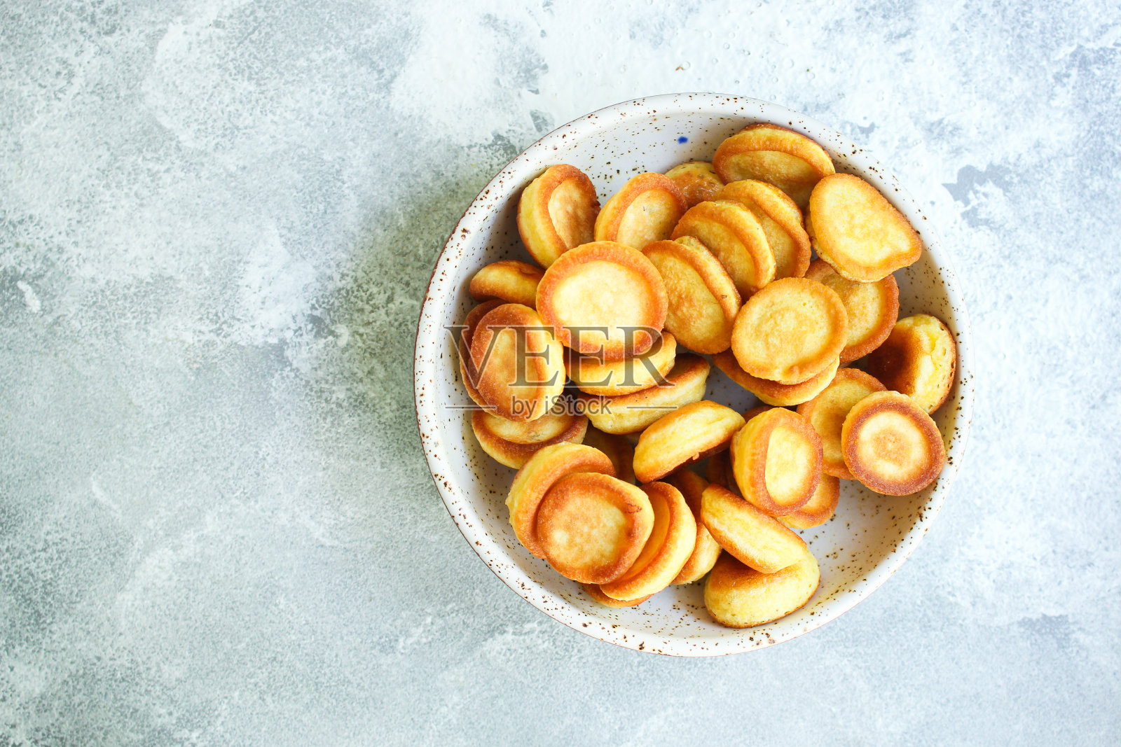 迷你煎饼麦片美味的甜面团甜点早餐菜单概念服务大小。食物背景俯视图拷贝空间照片摄影图片