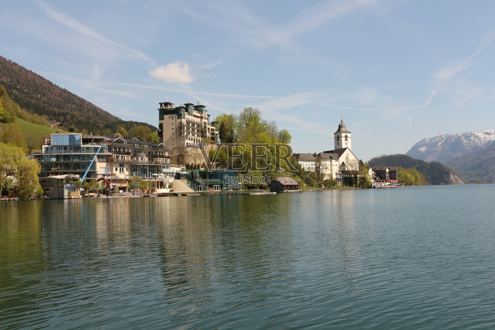 沃尔夫冈湖上的圣沃尔夫冈照片摄影图片