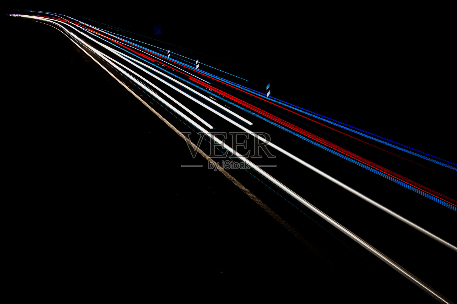 夜晚的车灯照片摄影图片