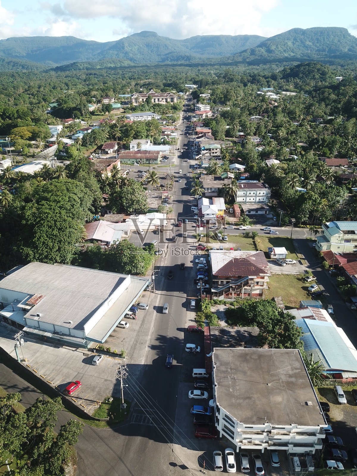 科洛尼亚镇鸟瞰图在波纳佩，密克罗尼西亚照片摄影图片