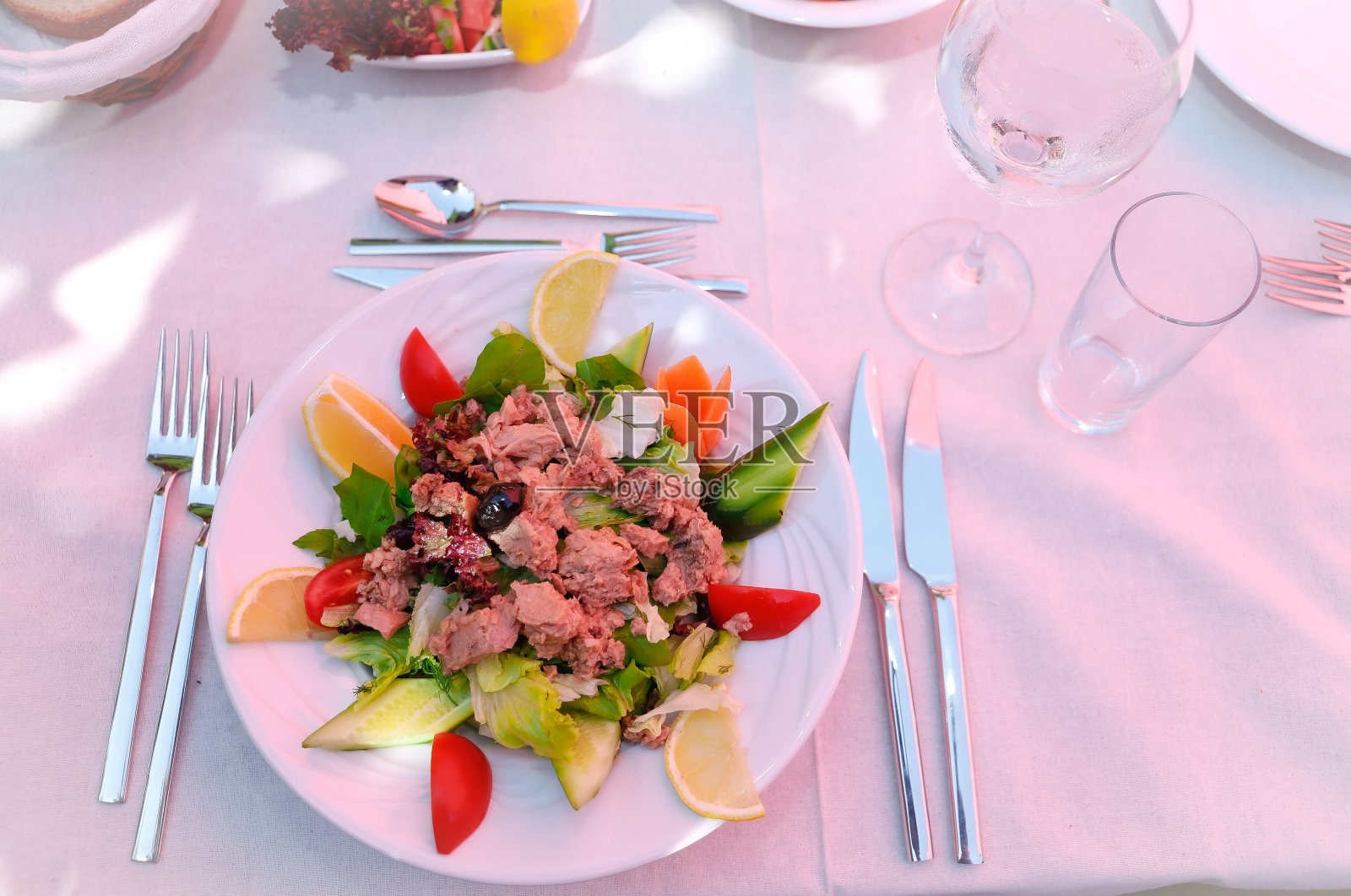 金枪鱼沙拉照片摄影图片