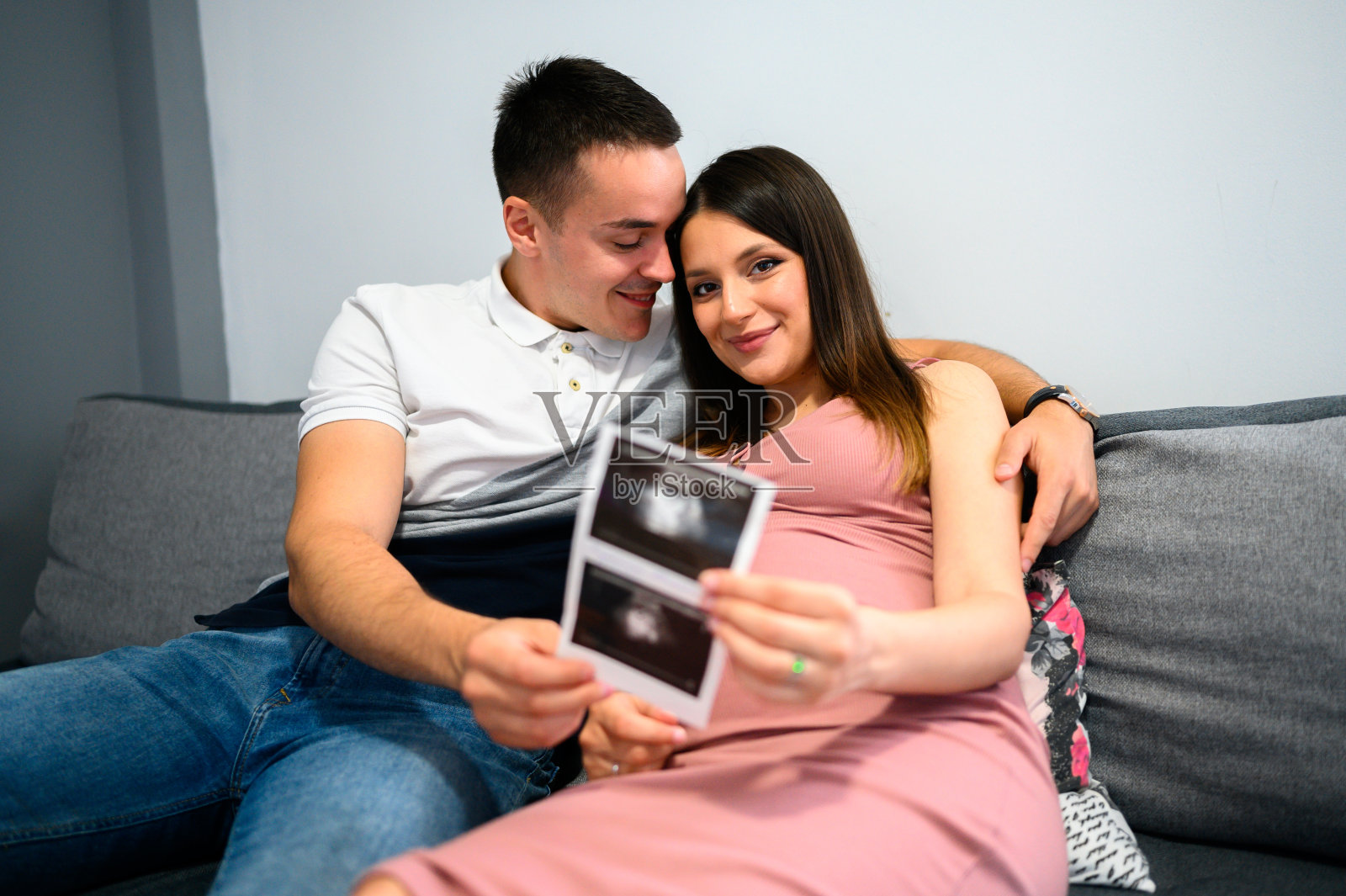 怀孕夫妇休息与良好的结果库存照片照片摄影图片