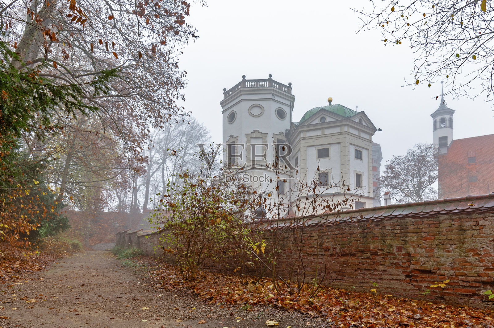 奥格斯堡水塔的大雾清晨照片摄影图片