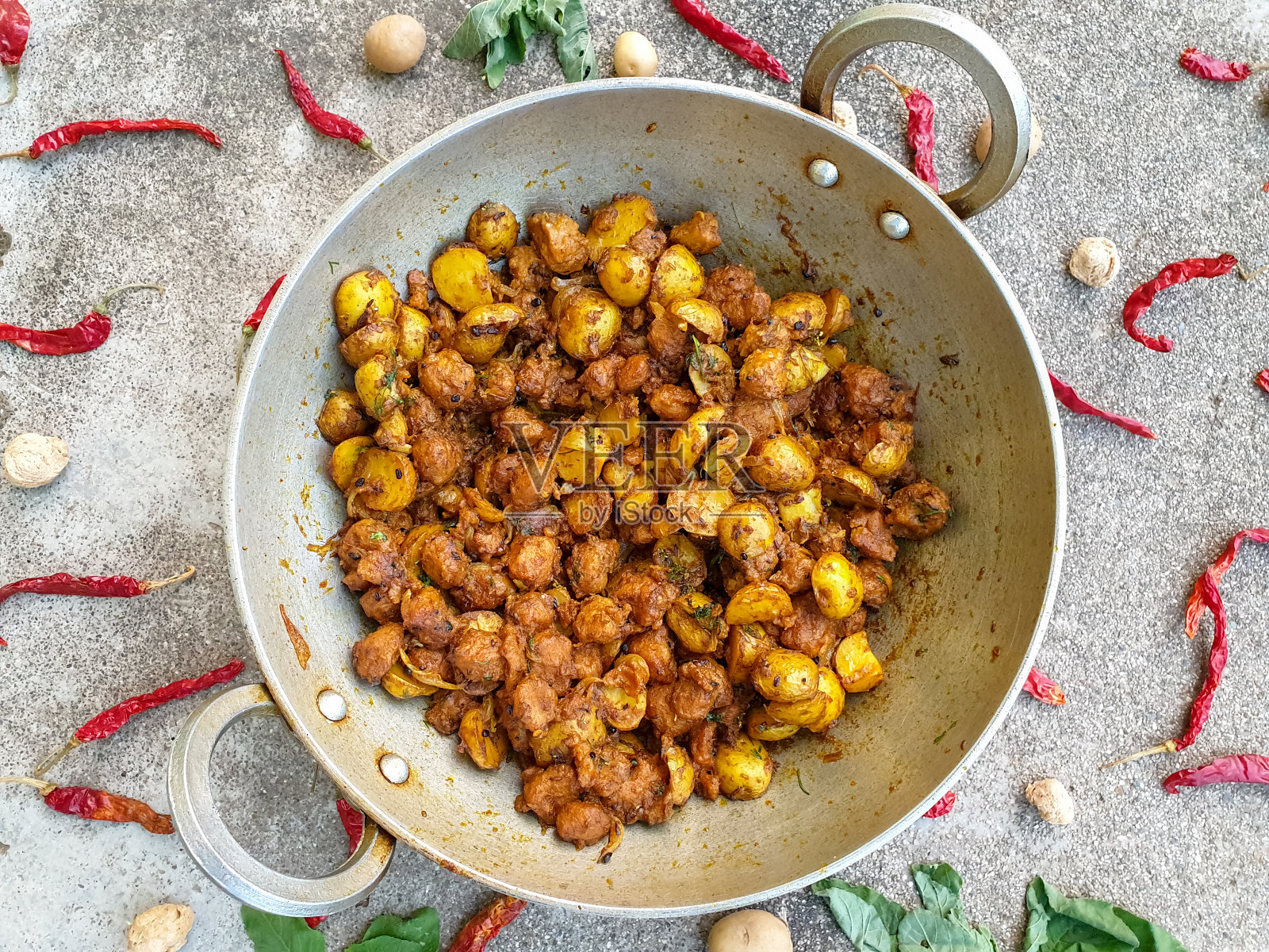 芦荟和营养香辣蔬菜-土豆和营养黄豆块香辣蔬菜原汁图片照片摄影图片