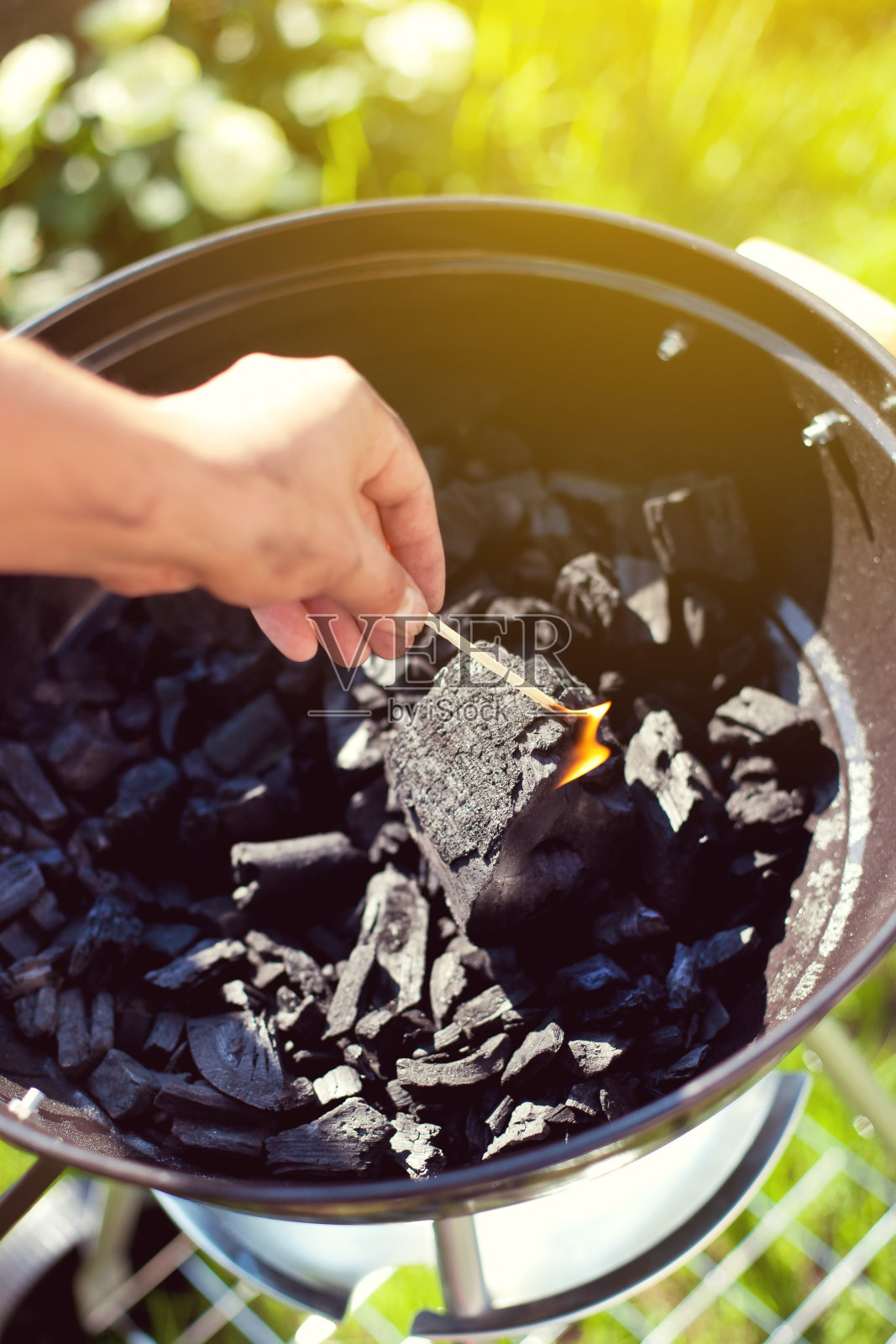 点一根火柴，烧一块煤照片摄影图片