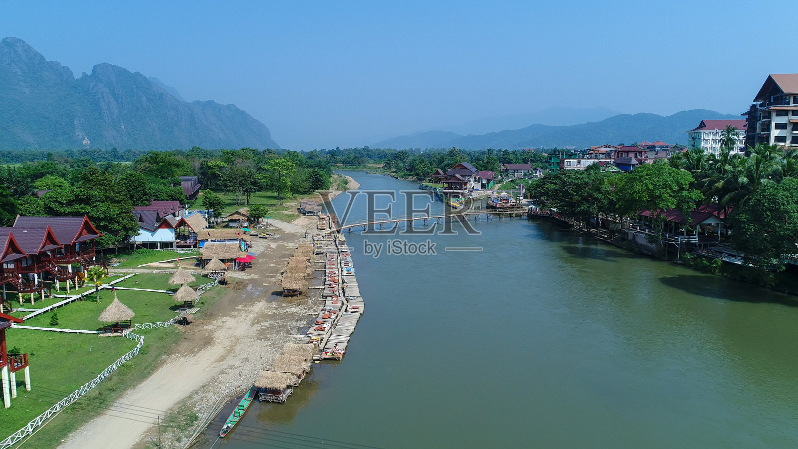从空中俯瞰老挝万荣市照片摄影图片