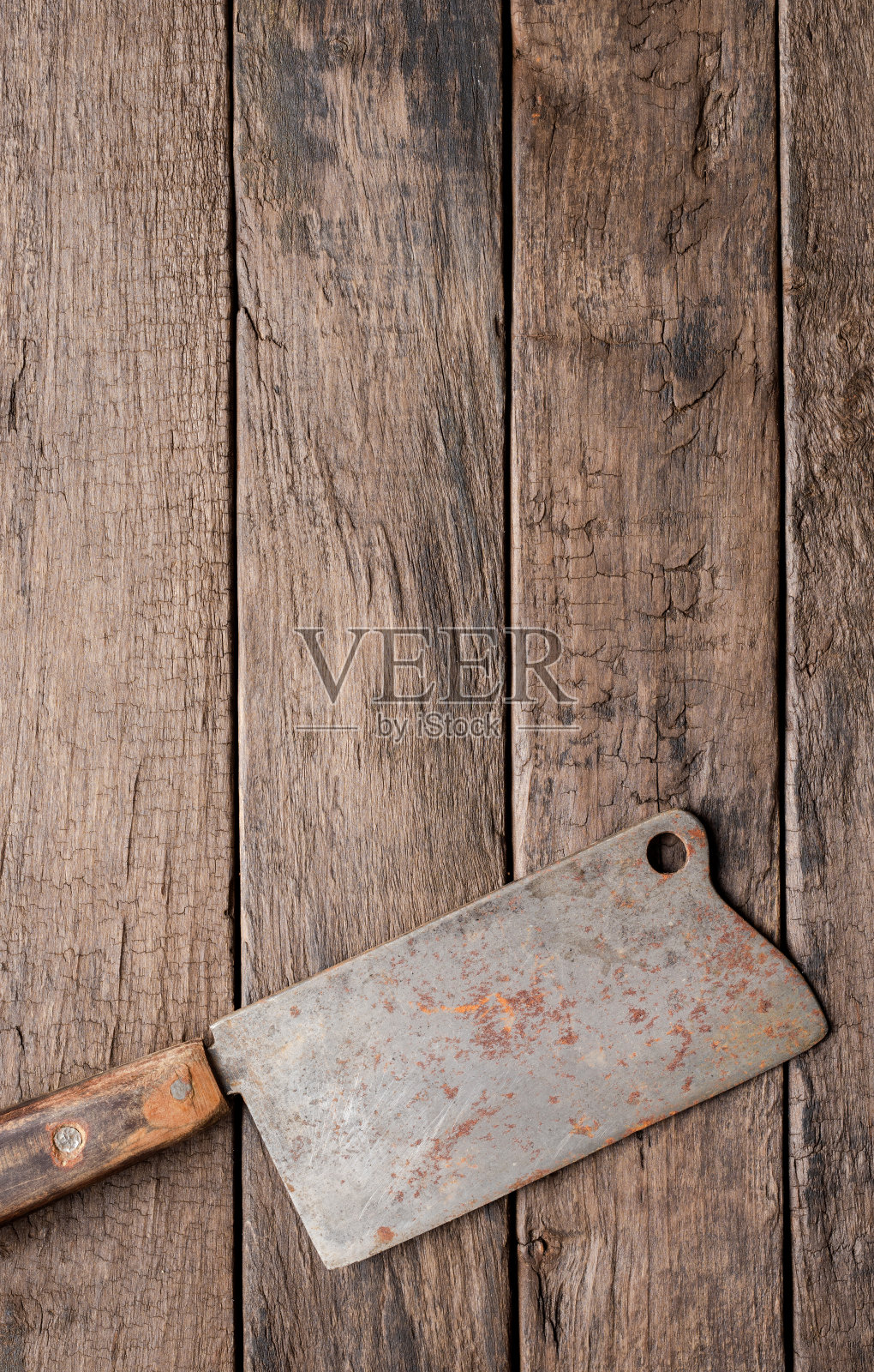 木制背景上的乡村屠夫刀照片摄影图片