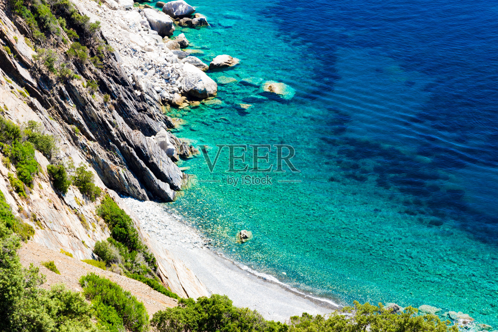 意大利厄尔巴岛的蓬内拉海滩照片摄影图片