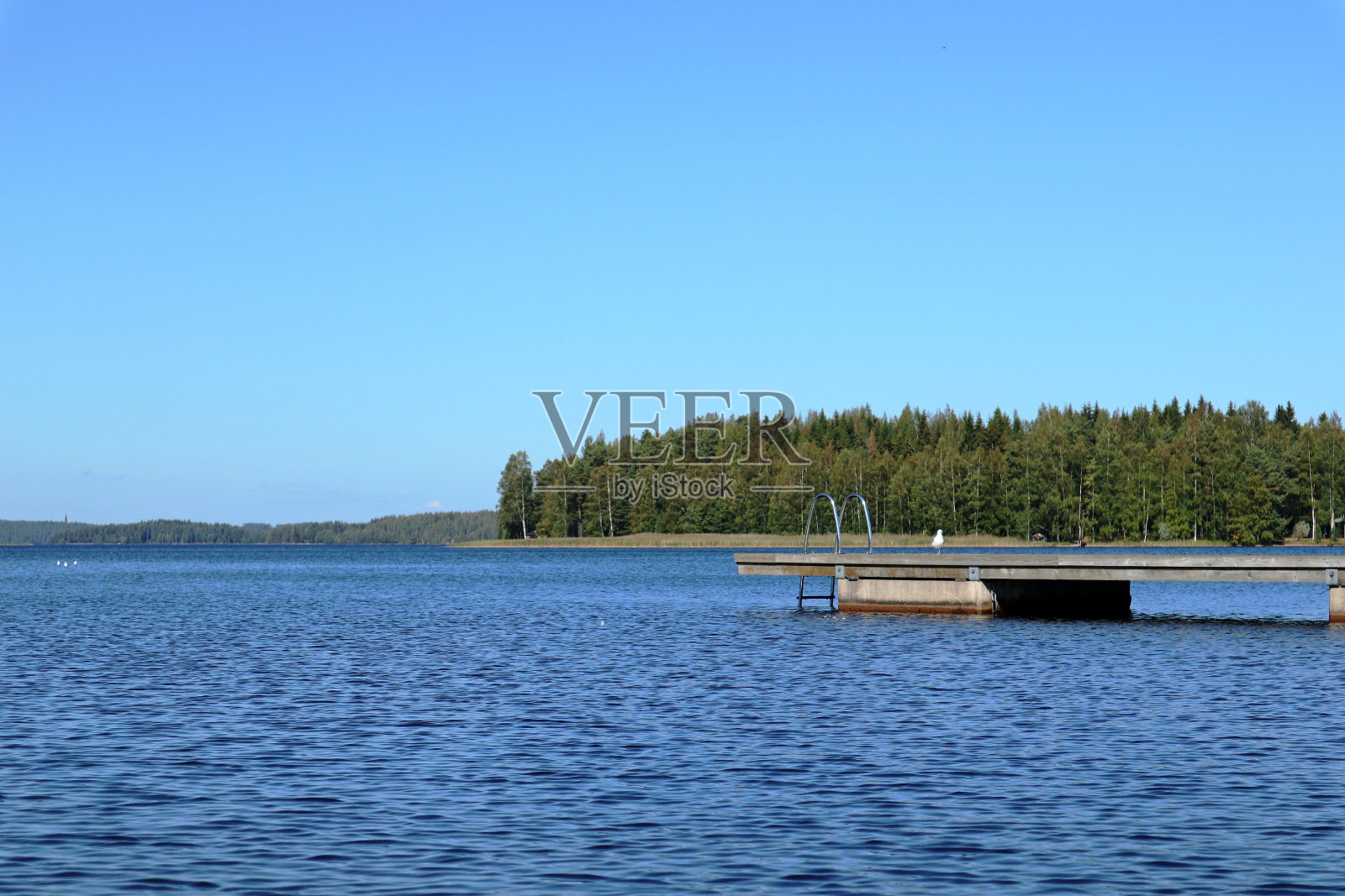 木制游泳码头，码头，蓝色的湖自然芬兰照片摄影图片