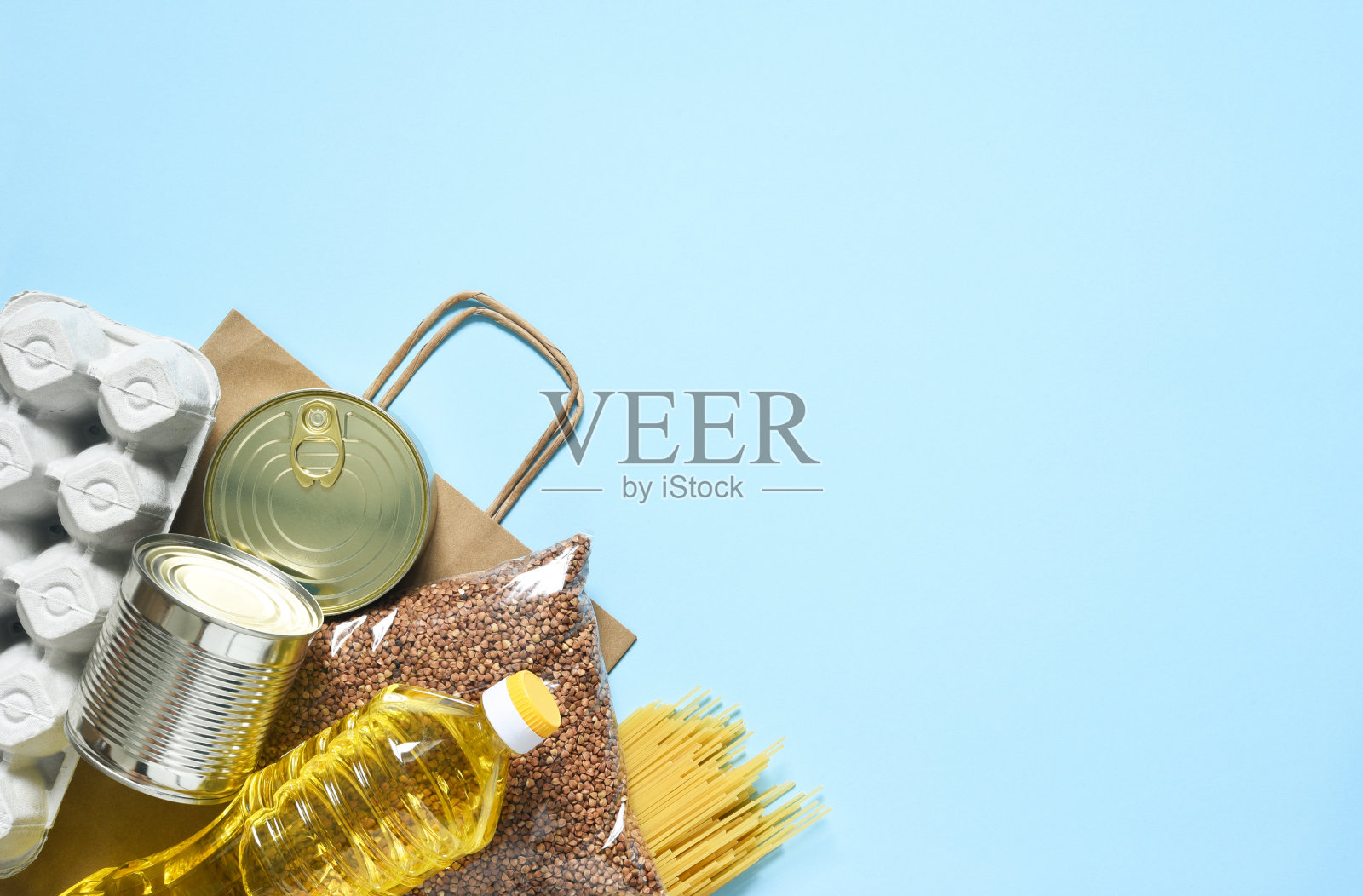 食品交付。主要产品:荞麦，意大利面，葵花籽油，罐头食品。照片摄影图片